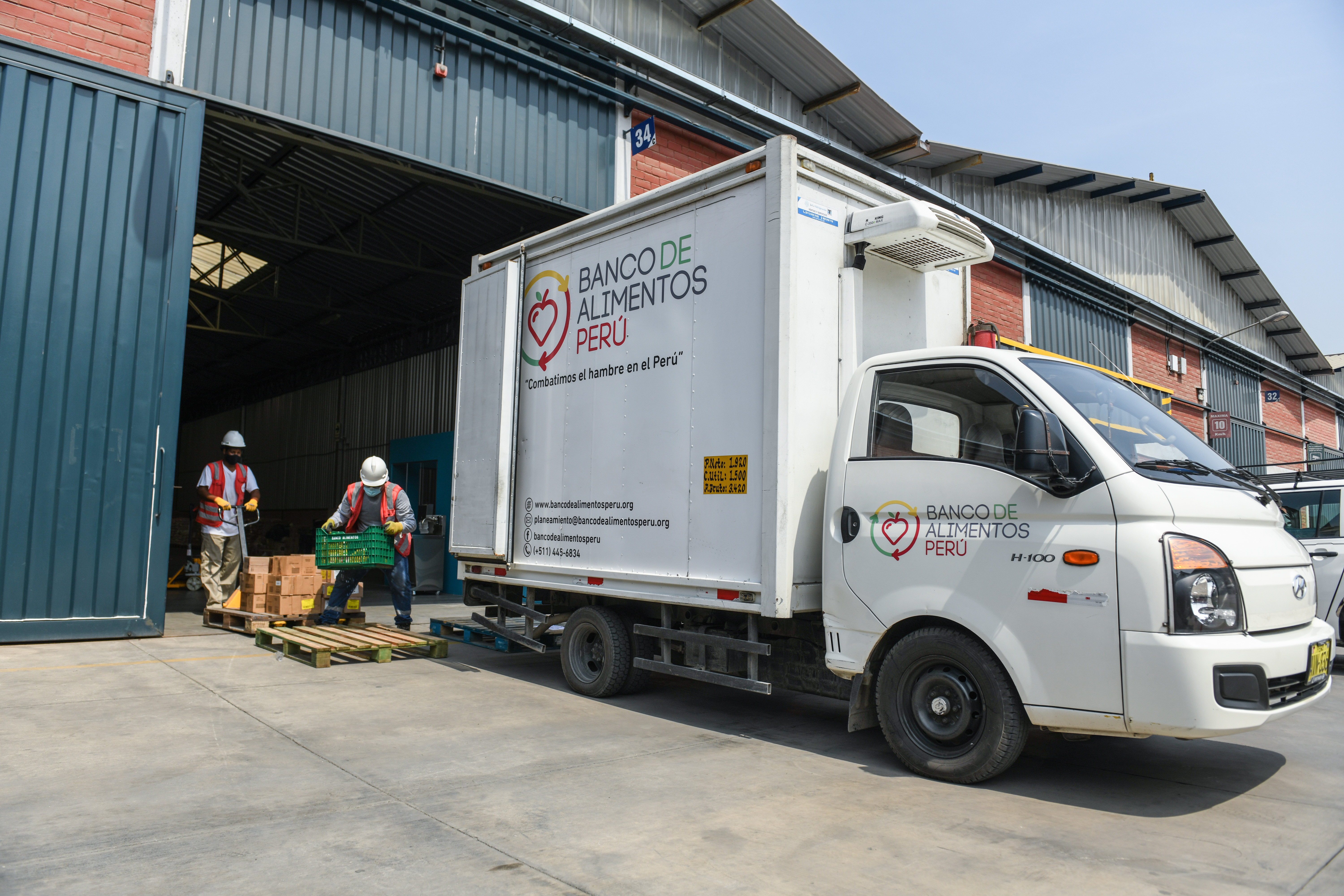 Storage and logistics activities inside the warehouse of Banco de Alimentos / Lima, Peru. All personals are from BAP (See the group Org. release form).